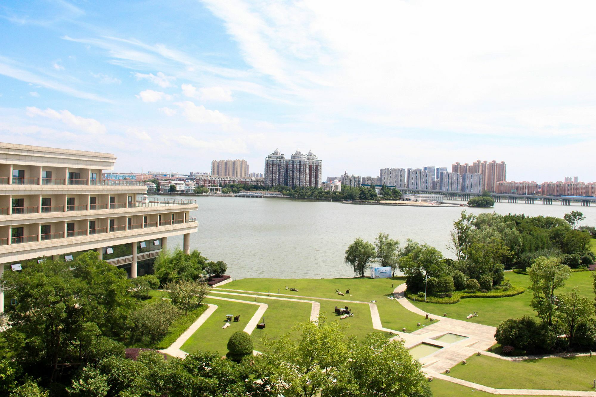 Wuhan Peninsula Hotel Bagian luar foto