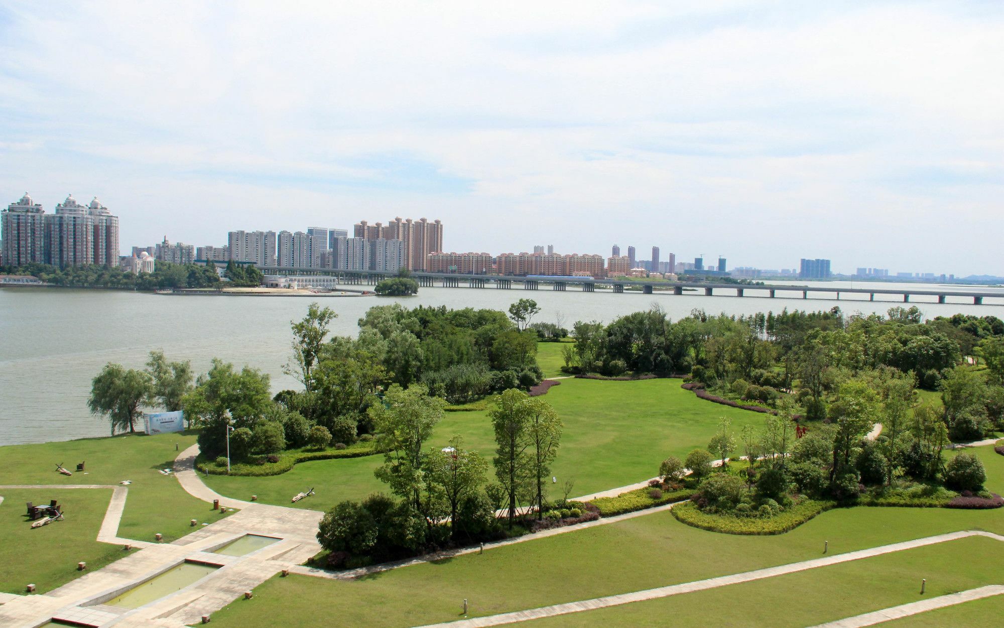 Wuhan Peninsula Hotel Bagian luar foto